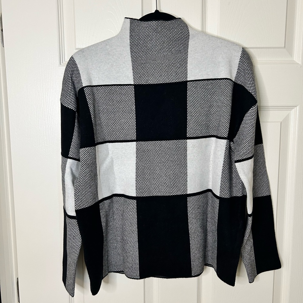 Tahari Women’s Large Turtleneck | Excellent condition